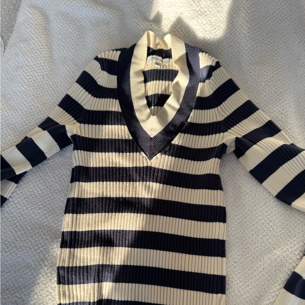 Madewell Striped V-Neck Sweater size small